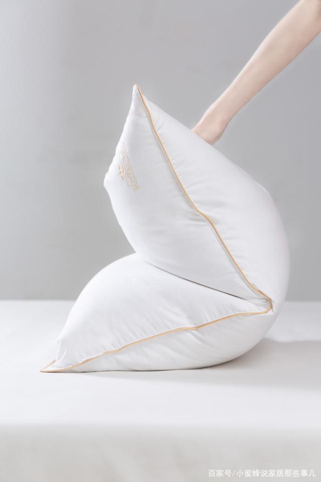 为什么你总是落枕？睡觉时如何保护肩颈